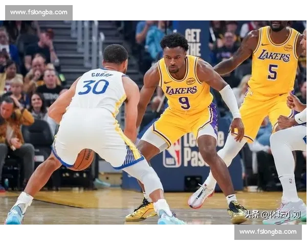 老传统上线！勇士第三节轰 39 分，5 分追近湖人